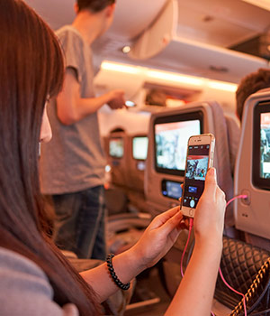 7 Redenen Om Te Vliegen Met Emirates Reisblog Dé Vakantieer Vliegen Met Emirates Wifi