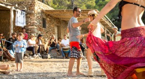De verrassing van Ibiza: hippies & mojito’s in Benirràs