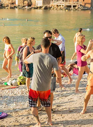 Verrassend Ibiza: Benirras, dansers op het strand