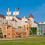 Rollercoaster Day, Explorers Hotel