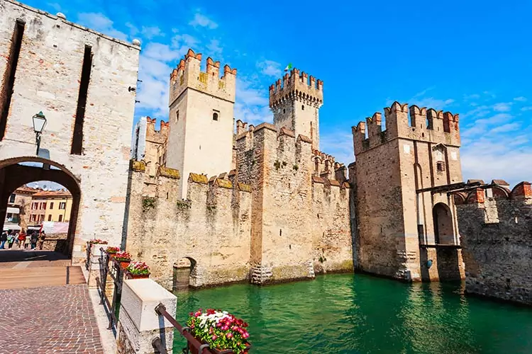 Sirmione, Gardameer: kasteel