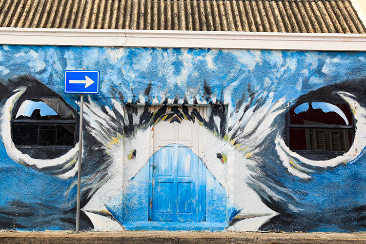 Street art Curaçao: blauwe vogel