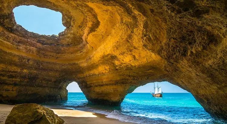 Praia de Benagil; adembenemende grot in de Algarve!