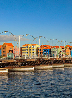 Wat te doen in Willemstad, Curaçao: Pontjesbrug