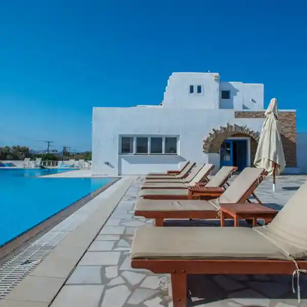Naxos Holidays, Naxos-Stad