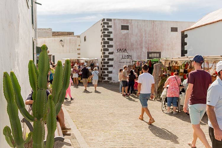 Zondagsmarkt Teguise: straatbeeld