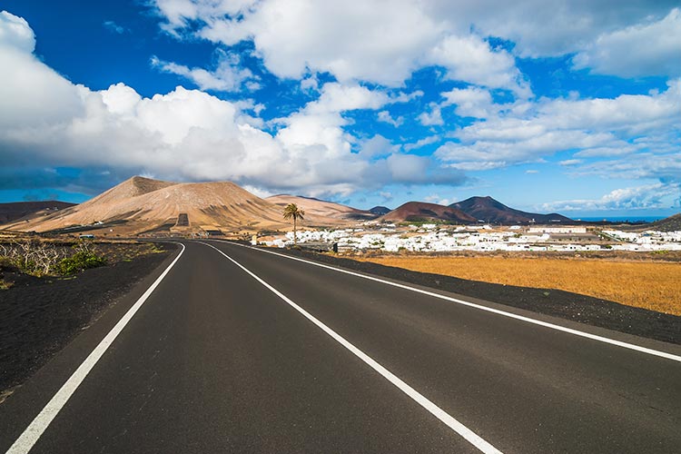 César Manrique, Lanzarote: geen hoogbouw