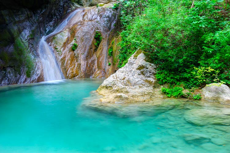 must see lefkas: nidri watervallen