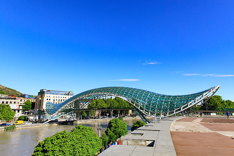 Wat te doen in Tbilisi: Bridge of Peace