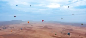 Doen in Marrakech: vanuit een luchtballon het Atlasgebergte ontdekken