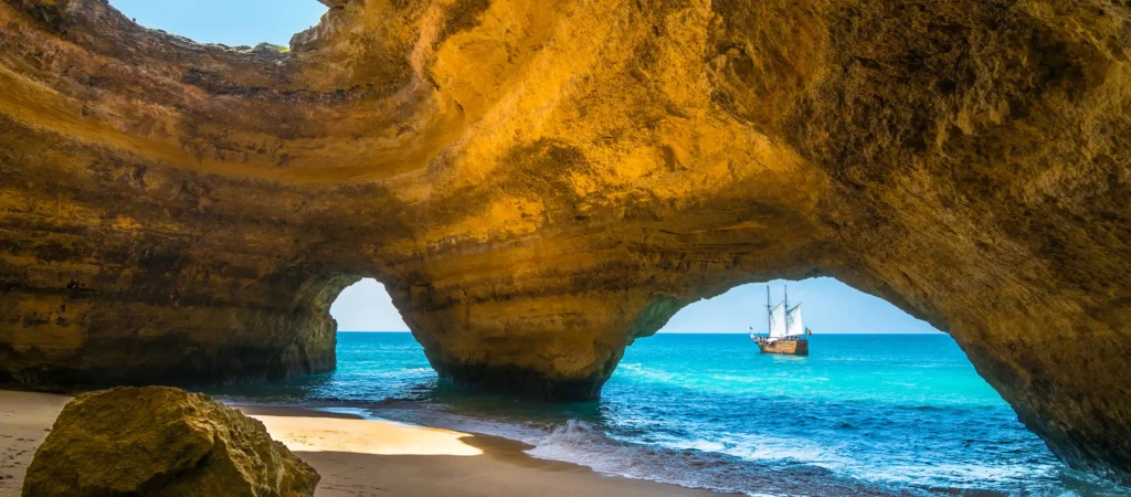 Praia de Benagil; adembenemende grot in de Algarve!