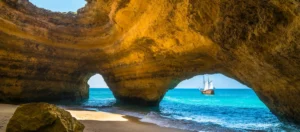 Praia de Benagil; adembenemende grot in de Algarve!