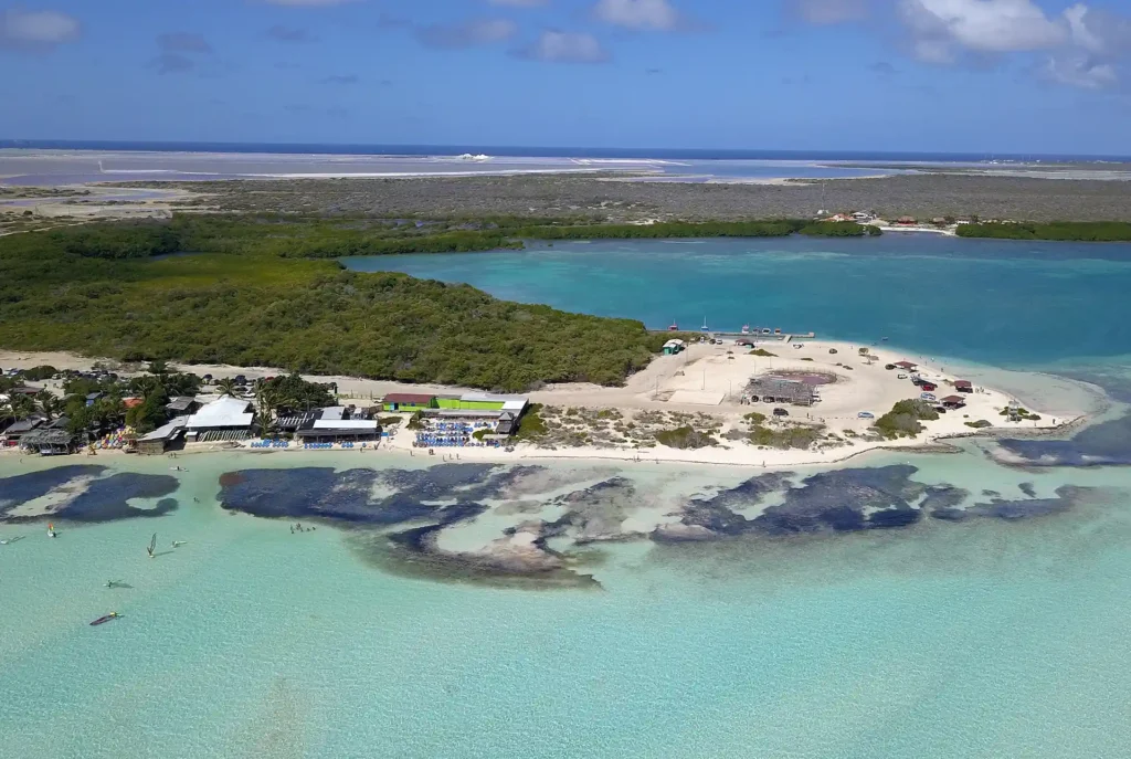 Bezienswaardigheden Bonaire: Lac Bay