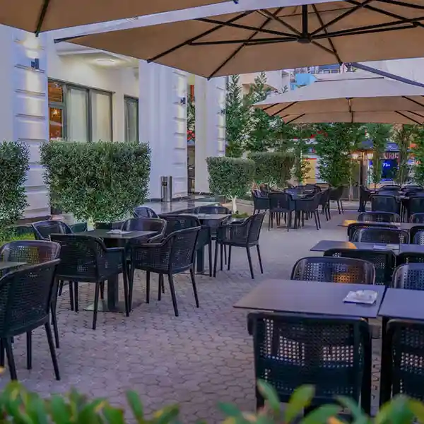 Hotel Lubjana, Albanië