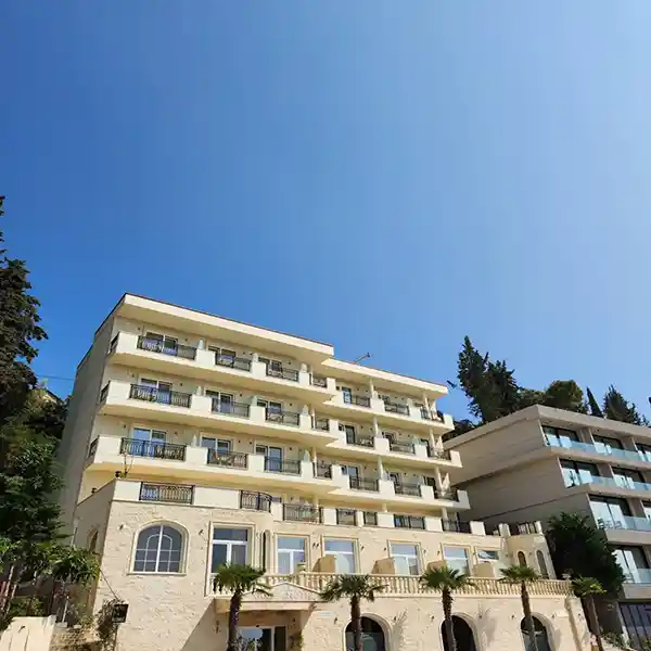 Gold Hotel, Albanië