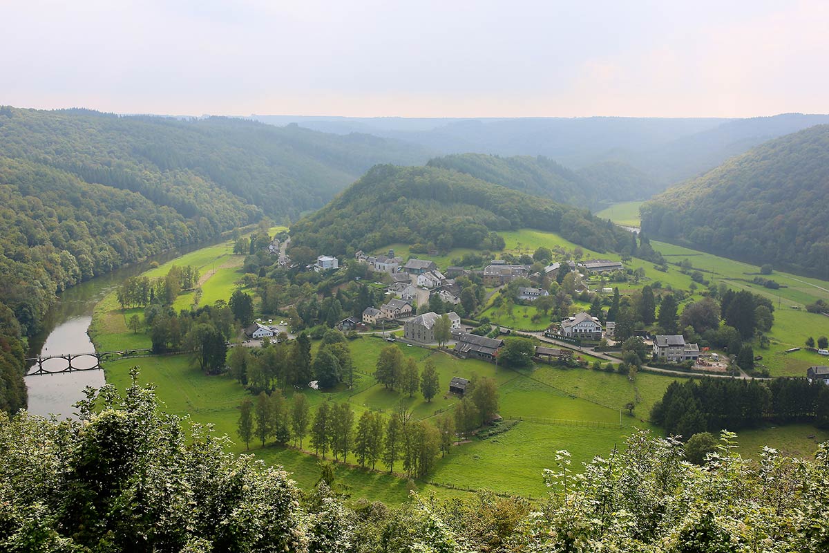België