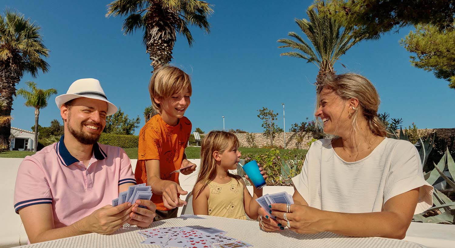 Vakantiegeld gaat minder naar vakantie Vakantiegeld gaat minder naar vakantie