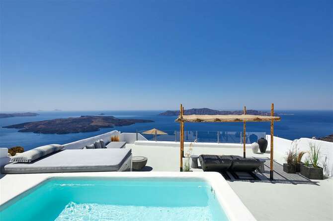 You and Me Suites Fira